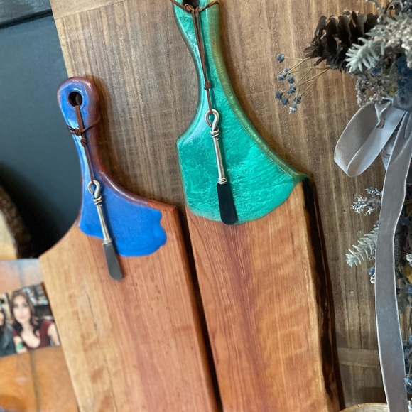 24”L x 6”W “swirl of blues & pearl”, Live Edge, epoxy, bread board - Picture 4 of 5